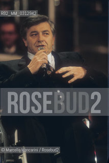 Italian singer-songwriter Pierangelo Bertoli performing the song Spunta la luna dal monte (Tick the moon from the mountain) / Festival di Sanremo 1991. Il cantautore Pierangelo Bertoli canta Spunta la luna dal monte - ©Marcello Mencarini/Rosebud2