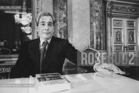 Rome, 1980. Italian journnalist Enzo Bettiza at the presentation of the book A ogni Morte di Papa by politician Giulio Andreotti / Roma, 1980. Il giornalista Enzo Bettiza alla presentazione del libro A ogni morte di Papa di Giulio Andreotti - ©Marcello Mencarini/Rosebud2