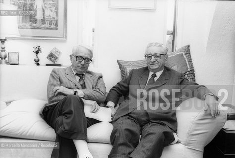 Italian journalist Enzo Biagi interviewing former president of Italy Giovanni Leone in his house / Il giornalista Enzo Biagi mentre intervista lex presidente della repubblica italiana Giovanni Leone a casa sua - ©Marcello Mencarini/Rosebud2