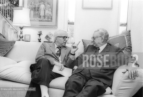 Italian journalist Enzo Biagi interviewing former president of Italy Giovanni Leone in his house / Il giornalista Enzo Biagi mentre intervista lex presidente della repubblica italiana Giovanni Leone a casa sua - ©Marcello Mencarini/Rosebud2
