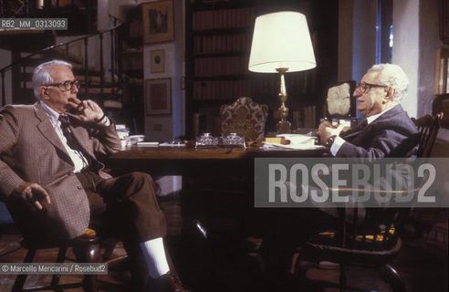 Italian journalist Enzo Biagi interviewing former president of Italy Giovanni Leone in his house / Il giornalista Enzo Biagi mentre intervista lex presidente della repubblica italiana Giovanni Leone a casa sua - ©Marcello Mencarini/Rosebud2