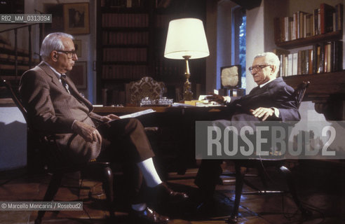 Italian journalist Enzo Biagi interviewing former president of Italy Giovanni Leone in his house / Il giornalista Enzo Biagi mentre intervista lex presidente della repubblica italiana Giovanni Leone a casa sua - ©Marcello Mencarini/Rosebud2