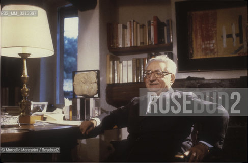Former president resident of Italy Giovanni Leone in his house during an interview by journalist Enzo Biagi / Lex presidente della repubblica italiana Giovanni Leone nella sua casa mentre è intervistato dal giornalista Enzo Biagi - ©Marcello Mencarini/Rosebud2