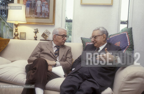 Italian journalist Enzo Biagi interviewing former president of Italy Giovanni Leone in his house / Il giornalista Enzo Biagi mentre intervista lex presidente della repubblica italiana Giovanni Leone a casa sua - ©Marcello Mencarini/Rosebud2
