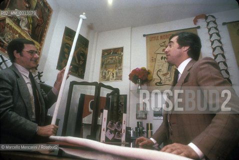Rome, 1986. Italian conjurer Tony Binarelli in a magic tricks store / Roma, 1986. Il prestigiatore Tony Binarelli in un negozio di giochi di prestigio - ©Marcello Mencarini/Rosebud2