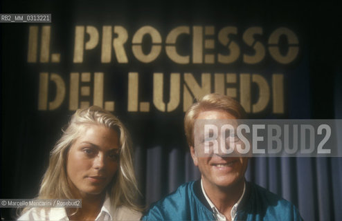 Italian sport journalist Aldo Biscardi and his assistant Ana Maria van Pallandt at the tv program Il processo del lunedì (The Mondays Trial), 1989 / Il giornalista sportivo Aldo Biscardi e la sua valletta Ana Maria van Pallandt durante il programma televisivo Il processo del lunedì, 1989 - ©Marcello Mencarini/Rosebud2