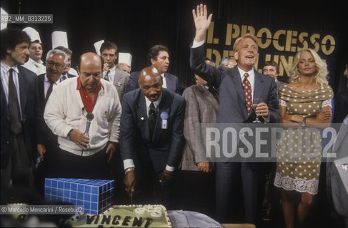 Italian sport journalist Aldo Biscardi and his staff celebrate ten years of TV program Il processo del lunedì (The Mondays Trial), 1989 / Il giornalista sportivo Aldo Biscardi  e il suo staff festeggiano i10 anni del  programma televisivo Il processo del lunedì, 1989 - ©Marcello Mencarini/Rosebud2