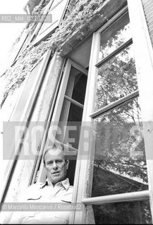 Milan, 1979. Italian journalist Giorgio Bocca in his home / Milan, 1979. Il giornalista Giorgio Bocca nella sua casa - ©Marcello Mencarini/Rosebud2