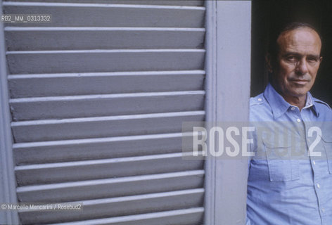 Milan, 1979. Italian journalist Giorgio Bocca in his home / Milan, 1979. Il giornalista Giorgio Bocca nella sua casa - ©Marcello Mencarini/Rosebud2