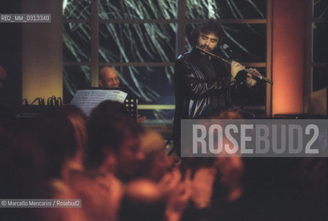 Torre del Lago (Lucca), September 22, 2001. Andrea Bocelli performing the song Cieli di Toscana for a videoclip during his birthday party / Torre del Lago (Lucca), 22 settembre 2001. Andrea Bocelli canta la canzone Cieli di Toscana per un videoclip durante la sua festa di compleanno - ©Marcello Mencarini/Rosebud2