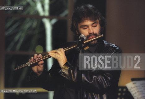 Torre del Lago (Lucca), September 22, 2001. Andrea Bocelli performing the song Cieli di Toscana for a videoclip during his birthday party / Torre del Lago (Lucca), 22 settembre 2001. Andrea Bocelli canta la canzone Cieli di Toscana per un videoclip durante la sua festa di compleanno - ©Marcello Mencarini/Rosebud2