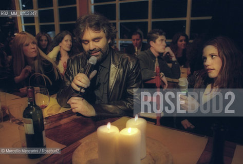 Torre del Lago (Lucca), September 22, 2001. Andrea Bocelli and singer Helena Zellweig performing the song Cieli di Toscana for a videoclip during Bocellis birthday party / Torre del Lago (Lucca), 22 settembre 2001. Andrea Bocelli e Helena Zellweig cantano la canzone Cieli di Toscana per un videoclip durante la sua festa di compleanno - ©Marcello Mencarini/Rosebud2