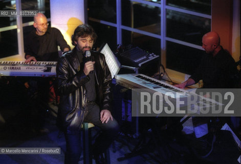 Torre del Lago (Lucca), September 22, 2001. Andrea Bocelli performing the song Cieli di Toscana for a videoclip during his birthday party / Torre del Lago (Lucca), 22 settembre 2001. Andrea Bocelli canta la canzone Cieli di Toscana per un videoclip durante la sua festa di compleanno - ©Marcello Mencarini/Rosebud2