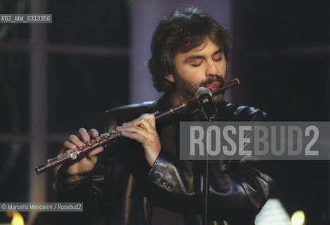 Torre del Lago (Lucca), September 22, 2001. Andrea Bocelli performing the song Cieli di Toscana for a videoclip during his birthday party / Torre del Lago (Lucca), 22 settembre 2001. Andrea Bocelli canta la canzone Cieli di Toscana per un videoclip durante la sua festa di compleanno - ©Marcello Mencarini/Rosebud2