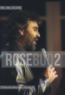 Torre del Lago (Lucca), September 22, 2001. Andrea Bocelli performing the song Cieli di Toscana for a videoclip during his birthday party / Torre del Lago (Lucca), 22 settembre 2001. Andrea Bocelli canta la canzone Cieli di Toscana per un videoclip durante la sua festa di compleanno - ©Marcello Mencarini/Rosebud2