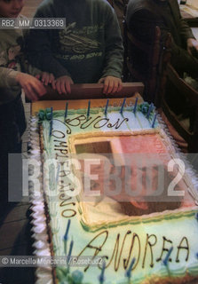 Torre del Lago (Lucca), September 22, 2001. Cake at Andrea Bocellis birthday party / Torre del Lago (Lucca), 22 settembre 2001. Torta alla festa d compleanno di Andrea Bocelli - ©Marcello Mencarini/Rosebud2