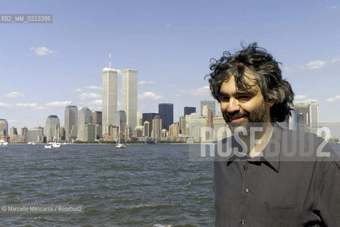 New York City, July 5, 2000. Singer Andrea Bocelli on ferry between Battery Park in Manhattan and Liberty State Park. He is in New York City to perform his Statue of Liberty Concert at New Jerseys Liberty State Park in honor of Italian immigrants / New York, 5 luglio 2000. Il cantante Andrea Bocelli sul traghetto tra Battery Park a Manhattan e Liberty State Park. E a New York per il suo Concerto sotto la statua della Libertà, in onore degli immigrati italiani - ©Marcello Mencarini/Rosebud2