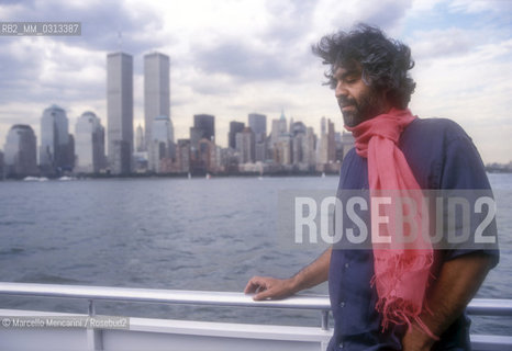New York City, July 5, 2000. Singer Andrea Bocelli on ferry between Battery Park in Manhattan and Liberty State Park. He is in New York City to perform his Statue of Liberty Concert at New Jerseys Liberty State Park in honor of Italian immigrants / New York, 5 luglio 2000. Il cantante Andrea Bocelli sul traghetto tra Battery Park a Manhattan e Liberty State Park. E a New York per il suo Concerto sotto la statua della Libertà, in onore degli immigrati italiani - ©Marcello Mencarini/Rosebud2
