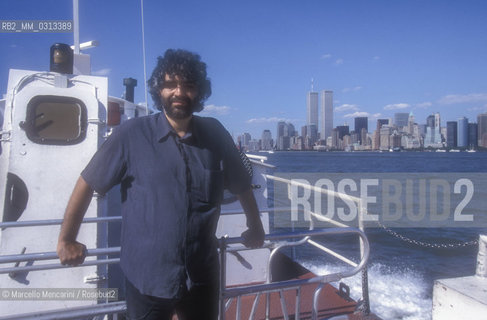 New York City, July 5, 2000. Singer Andrea Bocelli on ferry between Battery Park in Manhattan and Liberty State Park. He is in New York City to perform his Statue of Liberty Concert at New Jerseys Liberty State Park in honor of Italian immigrants / New York, 5 luglio 2000. Il cantante Andrea Bocelli sul traghetto tra Battery Park a Manhattan e Liberty State Park. E a New York per il suo Concerto sotto la statua della Libertà, in onore degli immigrati italiani - ©Marcello Mencarini/Rosebud2