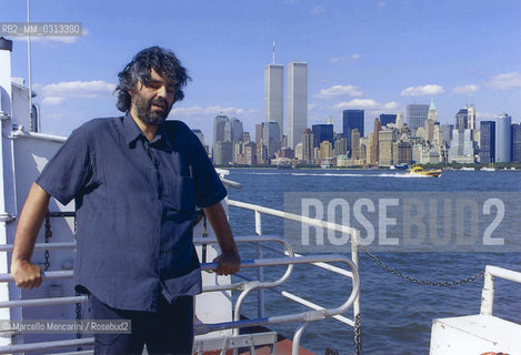 New York City, July 5, 2000. Singer Andrea Bocelli on ferry between Battery Park in Manhattan and Liberty State Park. He is in New York City to perform his Statue of Liberty Concert at New Jerseys Liberty State Park in honor of Italian immigrants / New York, 5 luglio 2000. Il cantante Andrea Bocelli sul traghetto tra Battery Park a Manhattan e Liberty State Park. E a New York per il suo Concerto sotto la statua della Libertà, in onore degli immigrati italiani - ©Marcello Mencarini/Rosebud2