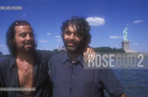 New York City, July 5, 2000. Singer Andrea Bocelli and his brother Alberto (on the left) on ferry between Battery Park in Manhattan and Liberty State Park. They are in New York City for Bocellis Statue of Liberty Concert at New Jerseys Liberty State Park in honor of Italian immigrants / New York, 5 luglio 2000. Il cantante Andrea Bocelli con suo fratello Alberto (a sinistra) sul traghetto tra Battery Park a Manhattan e Liberty State Park. Sono a New York per il concerto di Bocelli sotto la statua della Libertà a Liberty State Park in onore degli immigrati italiani - ©Marcello Mencarini/Rosebud2