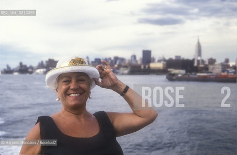 New York City, July 5, 2000. Edi Bocelli, mother of singer Andrea Bocelli, on ferry between Battery Park in Manhattan and Liberty State Park. She is in New York City for her sons Statue of Liberty Concert at New Jerseys Liberty State Park in honor of Italian immigrants / New York, 5 luglio 2000. Edy Bocelli, madre del cantante Andrea Bocelli, sul traghetto tra Battery Park a Manhattan e Liberty State Park. E a New York per il Concerto di suo figlio sotto la statua della Libertà, in onore degli immigrati italiani - ©Marcello Mencarini/Rosebud2