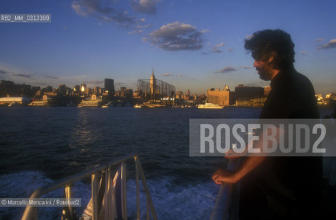 New York City, July 5, 2000. Singer Andrea Bocelli on ferry between Battery Park in Manhattan and Liberty State Park. He is in New York City to perform his Statue of Liberty Concert at New Jerseys Liberty State Park in honor of Italian immigrants / New York, 5 luglio 2000. Il cantante Andrea Bocelli sul traghetto tra Battery Park a Manhattan e Liberty State Park. E a New York per il suo Concerto sotto la statua della Libertà, in onore degli immigrati italiani - ©Marcello Mencarini/Rosebud2