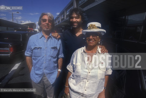 New York City, July 2000. Singer Andrea Bocelli between his manager Michele Torpedine and his mother Edi Aringhieri Bocelli. They are in New York City for Bocellis Statue of Liberty Concert at New Jerseys Liberty State Park in honor of Italian immigrants / New York, 5 luglio 2000. Il cantante Andrea Bocellitra il suo agente Michele Torpedine e sua madre Edi Aringhieri Bocelli. Sono a New York per il suo Concerto sotto la statua della Libertà, in onore degli immigrati italiani - ©Marcello Mencarini/Rosebud2