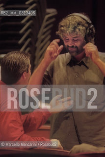 New York City, July 2000. Singer Andrea Bocelli and conductor Steven Mercurio during the rehearsal of the Statue of Liberty Concert at New Jerseys Liberty State Park in honor of Italian immigrants / New York, luglio 2000. Il cantante Andrea Bocelli e il direttore dorchestra Steven Mercurio durante le prove del Concerto sotto la statua della Libertà, in onore degli immigrati italiani - ©Marcello Mencarini/Rosebud2