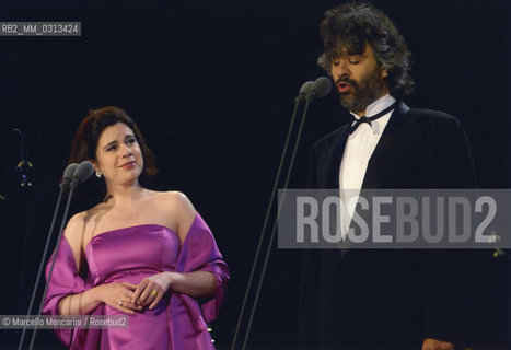 New York City, July 2000. Soprano Ana Maria Martinez and pop singer-tenor Andrea Bocelli during the Statue of Liberty Concert at New Jerseys Liberty State Park in honor of Italian immigrants / New York, luglio 2000. Il soprano Ana Maria Martinez e il cantante pop-tenore Andrea Bocelli durante il Concerto sotto la statua della Libertà, in onore degli immigrati italiani - ©Marcello Mencarini/Rosebud2