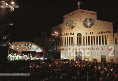 San Giovanni Rotondo (Foggia), 29 April 2000. Andrea Bocelli concert on occasion of the first anniversary of the beatification of Padre Pio, in front of the Church of Santa Maria delle Grazie  / San Giovanni Rotondo (Foggia), 29 aprile 2000. Concerto di Andrea Bocelli per il primo anniversario della beatificazione di Padre Pio, davanti alla chiesa di Santa Maria delle Grazie - ©Marcello Mencarini/Rosebud2