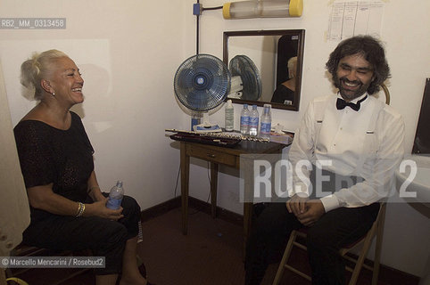 Verona Arena, August 17, 2000. Pop singer-tenor Andrea Bocelli in his dressing room with his mother Edi before performing Verdis Requiem Mass conducted by Lorin Maazel / Arena di Verona, 17 agosto 2000. Andrea Bocelli in camerino con sua madre Edi prima di cantare la messa da Requiem di Verdi diretta da Lorin Maazel
 ©Marcello Mencarini/Rosebud2