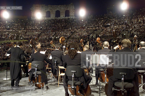 Verona Arena, August 17, 2000. Orchestra performing Verdis Requiem Mass / Verona, 17 agosto 2000. Orchestra che esegue la Messa da Requiem di Verdi - ©Marcello Mencarini/Rosebud2