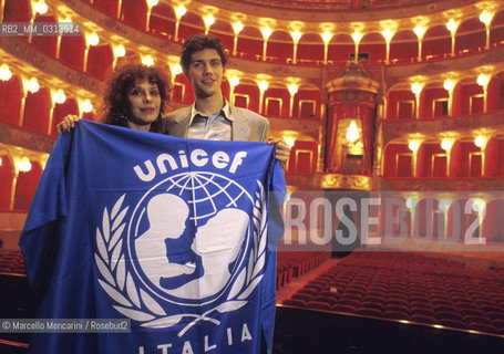 Rome Opera House, April 28, 1999. Simona Marchini appoints dancer Roberto Bolle Ambassador of UNICEF / Teatro dellOpera di Roma, 1999. Simona Marchini nomina il ballerino Roberto Bolle ambasciatore dellUNICEF - ©Marcello Mencarini/Rosebud2