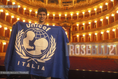 Rome Opera House, April 28, 1999. Italian ballet dancer Roberto Bolle appointed UNICEF ambassador / Teatro dellOpera di Roma, 28 aprile 1999. Il ballerino Roberto Bolle nominato ambasciatore UNICEF - ©Marcello Mencarini/Rosebud2