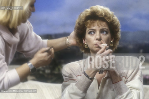 Rome, 1986. Italian TV host Enrica Bonaccorti at make-up during the TV program Pronto, chi gioca? (Hallo, Who Play?), directed by Gianni Boncompagni / Roma, 1986. La presentatrice TV Enrica Bonaccorti al trucco durante il programnma Pronto, chi gioca?, diretto da Gianni Boncompagni
 ©Marcello Mencarini/Rosebud2