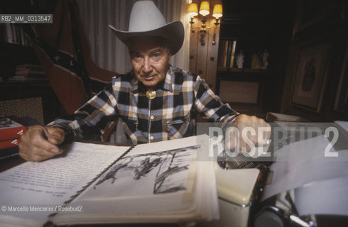 Milan, about 1985. Italian cartoonist Gianluigi Bonelli, author of the character Tex Willer, in his studio / Milano, 1985 circa. Il disegnatore di fumetti Gianluigi Bonelli, autore di Tex Willer, nel suo studio - ©Marcello Mencarini/Rosebud2