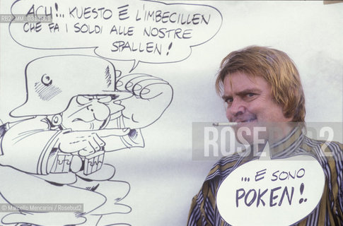 Lucca Comics 1984. Italian cartoonist Bonvi (Franco Bonvicini) posing near to a character of his comic strip Sturmtruppen / Lucca. Salone del Fumetto 1984. Il fumettista Bonvi (Franco Bonvicini) accanto a un personaggio dela sua striscia Sturmtruppen - ©Marcello Mencarini/Rosebud2