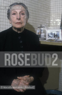 Rome, 1985. Italian actress Paola Borboni in her dressing room before performing / Roma, 1985. Lattrice Paola Borboni nel suo camerino prima di entrare in scena - ©Marcello Mencarini/Rosebud2