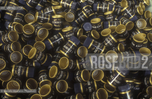 Taranto, Italy. Factory of liquor Borsci San Marzano. Tappi / Taranto, Fabbrica del liquore Borsci San Marzano. Caps - ©Marcello Mencarini/Rosebud2
