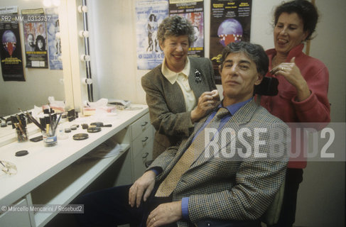 Rome, 1992. Italian politician Umberto Bossi before attending the TV program Porta a Porta conducted by Bruno Vespa / Roma, 1992. Il politico Umberto Bossi in camerino al trucco prima di partecipare alla trasmissione televisiva Porta a porta condotta da Bruno Vespa - ©Marcello Mencarini/Rosebud2