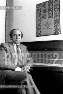 French composer and conductor Pierre Boulez in a dressing room of La Scala Theater (about 1980) / Il compositore e direttore dorchestra Pierre Boulez in un camerino del Teatro alla Scala (1980 circa) - ©Marcello Mencarini/Rosebud2