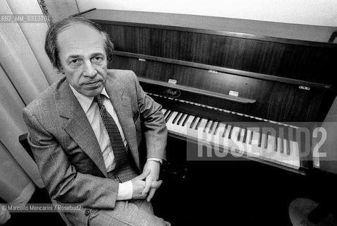 French composer and conductor Pierre Boulez in a dressing room of La Scala Theater (about 1980) / Il compositore e direttore dorchestra Pierre Boulez in un camerino del Teatro alla Scala (1980 circa) - ©Marcello Mencarini/Rosebud2