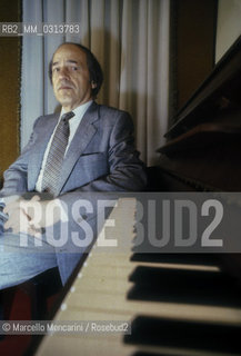 French composer and conductor Pierre Boulez in a dressing room of La Scala Theater (about 1980) / Il compositore e direttore dorchestra Pierre Boulez in un camerino del Teatro alla Scala (1980 circa) - ©Marcello Mencarini/Rosebud2