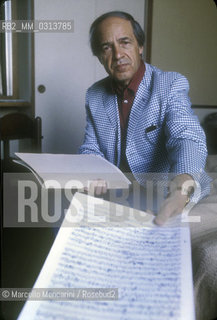French composer and conductor Pierre Boulez in a hotel room (1985) / Il compositore e direttore dorchestra Pierre Boulez in una camera dalbergo (1985) - ©Marcello Mencarini/Rosebud2