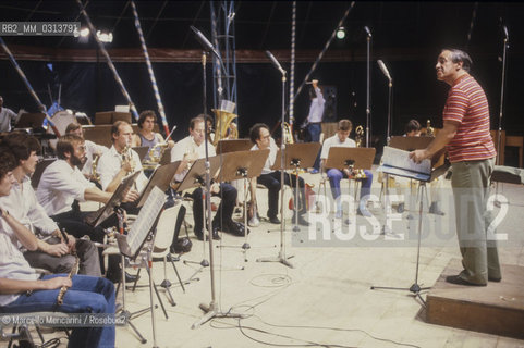 French composer and conductor Pierre Boulez conducting (1985) / Il compositore e direttore dorchestra Pierre Boulez mentre dirige (1985) - ©Marcello Mencarini/Rosebud2