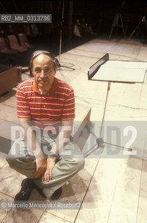 French composer and conductor Pierre Boulez conducting (1985) / Il compositore e direttore dorchestra Pierre Boulez mentre dirige (1985) - ©Marcello Mencarini/Rosebud2