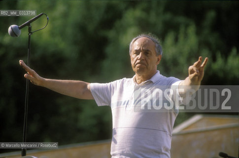 French composer and conductor Pierre Boulez conducting (about 1985) / Il compositore e direttore dorchestra Pierre Boulez mentre dirige (1985 circa) - ©Marcello Mencarini/Rosebud2