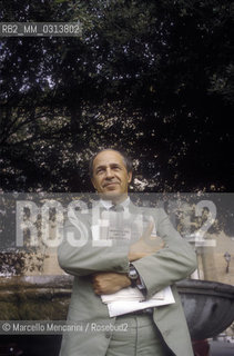 Rome, about 1985. French composer and conductor Pierre Boulez in front of Villa Medici, seat of the French Academy / Pierre Boulez, compositore e direttore dorchestra davanti a Villa Medici, sede dellAccademia di Francia (1985 circa) - ©Marcello Mencarini/Rosebud2