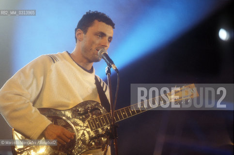 Vatican City, December 1999. Italian pop singer Alex Britti during the rehearsal of the Vaticans Christmas Concert 1999/ Città del Vaticano, dicembre 1999. Il cantante Alex Britti durante le prove del Concerto di Natale in Vaticano 1999 - ©Marcello Mencarini/Rosebud2